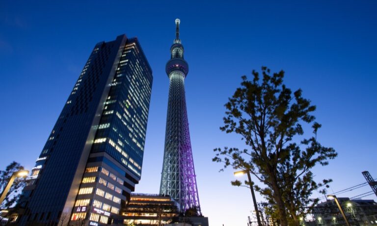 夕暮れの東京スカイツリータウン